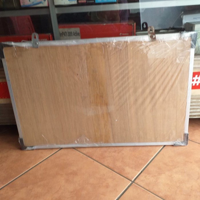 

White board 40x60 cm satu muka gantung non magnetik