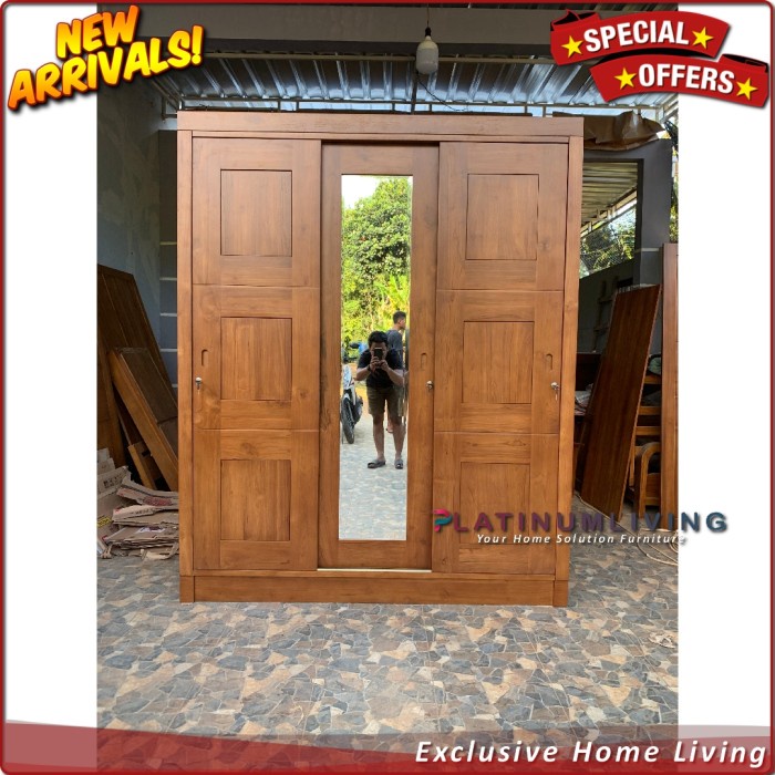 Lemari Pakaian Jati 3 Pintu Model Sleeding, Almari Baju 3 pintu kaca Furniture Jepara Lemari Jati