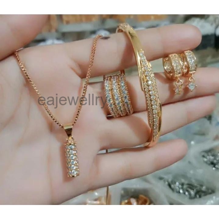 Satu set perhiasan emas titanium asli model baru elegan mewah anti karat