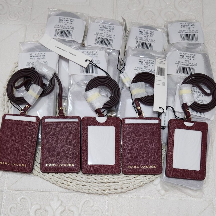 

Lanyard gantungan name tag marc jacobs
