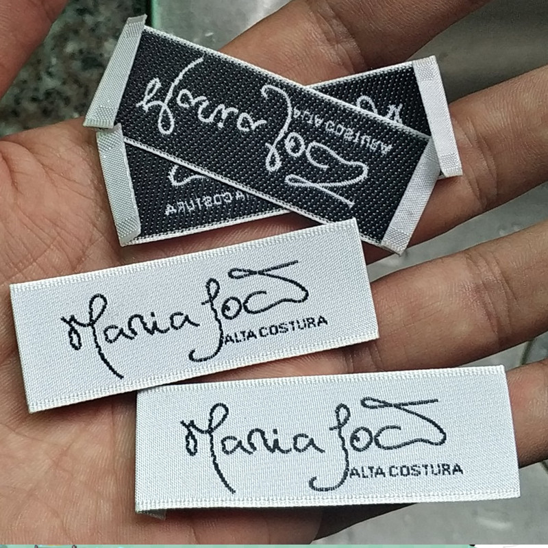 

1000PCS Custom Quality cursive Textile Cloth Labels 2 * 6 cm end fold anti-satin woven label