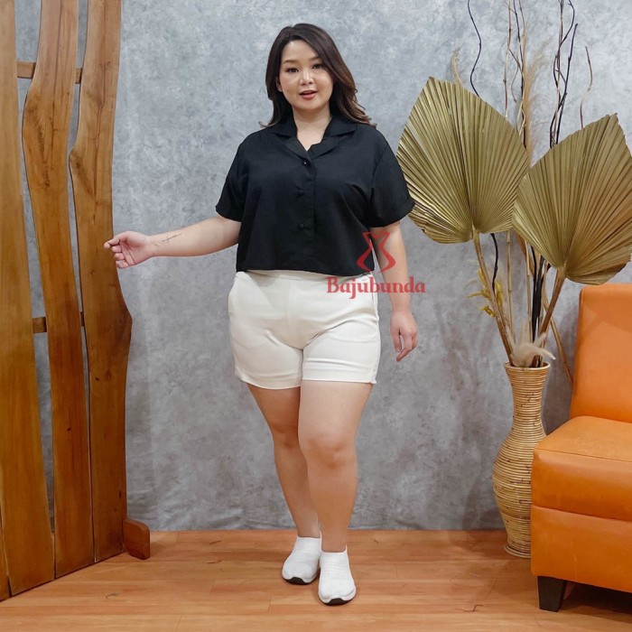 Kemeja Crop Big Size Polos / Atasan Crop Jumbo Wanita Tangan Pendek - Hitam, LD 120