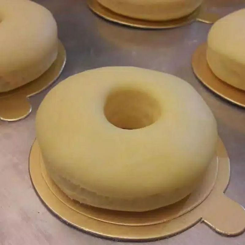 Tatakan Donat Bulat isi 50pcs / Tatakan Mini Cake / Alas Bulat Gold