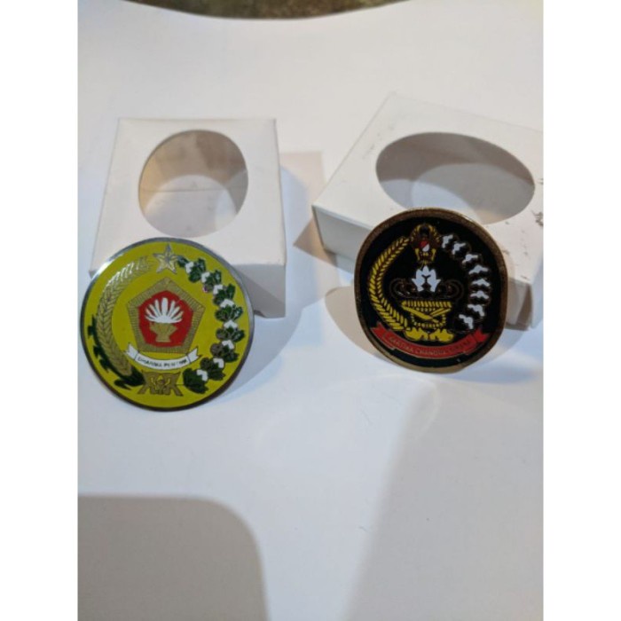 Lencana DP dan Persit KCK tipis