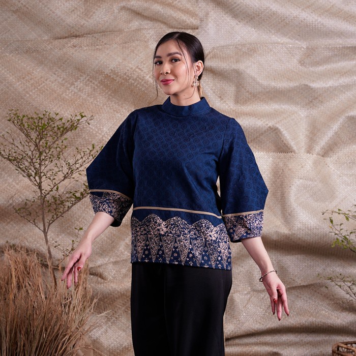 COD NONA RARA-Lesi Dobi T2353,Baju kerja blouse batik wanita modern - M
