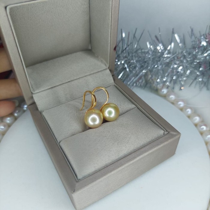 Giwang Emas Mutiara Laut Grade A Berkelas dengan Sertifikat Gold