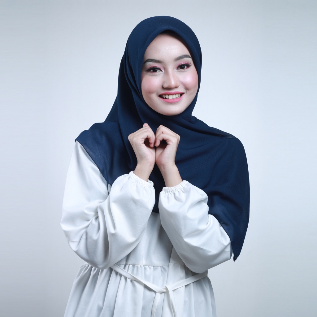 Hijab Bella Square Pollycotton Premium - Jilbab Segiempat Polos Warna Biru Dongker ( Navy ) Terlaris