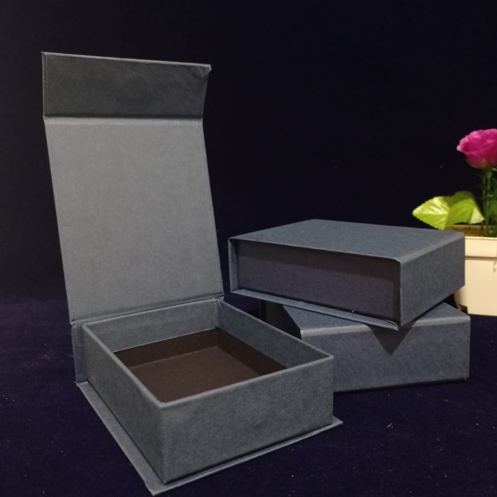 

BOX HAMPERS-BOX CORPORATE GIFT-GIFT BOX Ukuran 10 cm x 12 cm x 3.5 cm - Dark Blue