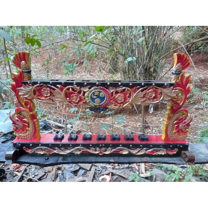 rak keris jagrak keris dua naga sunggingan emas lambang keraton SU2234