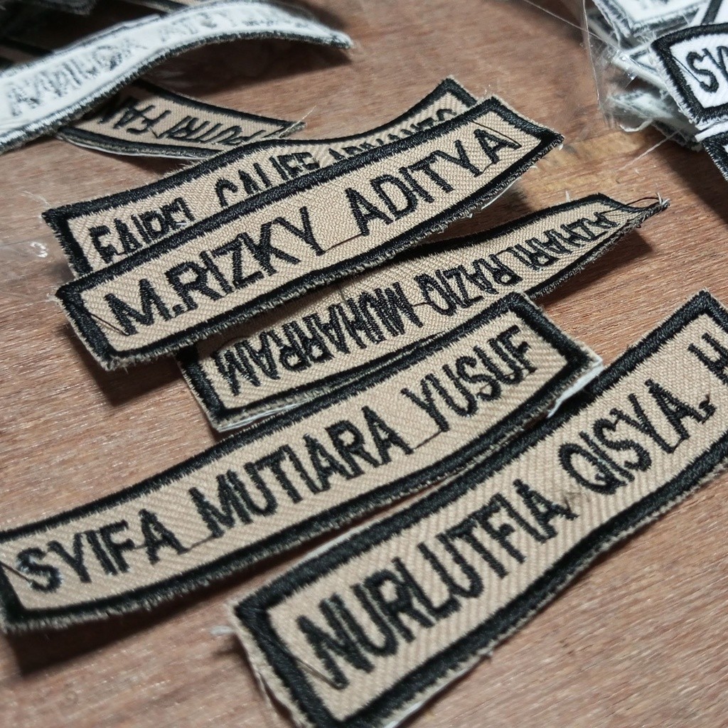 

Bordir Bet Bed Papan Nama Dada Bordir Sekolah Pondok / Nametag Bordir Terbaru bordir