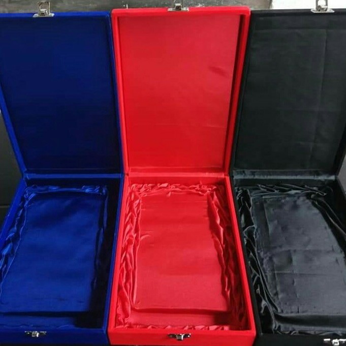 

HL Box bludru box plakat box costum 17 X 16 x 5 - Hitam