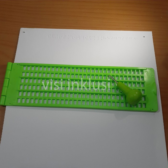 

Alat Tulis Tunanetra - Riglet 6 Baris 30 sel - Hijau