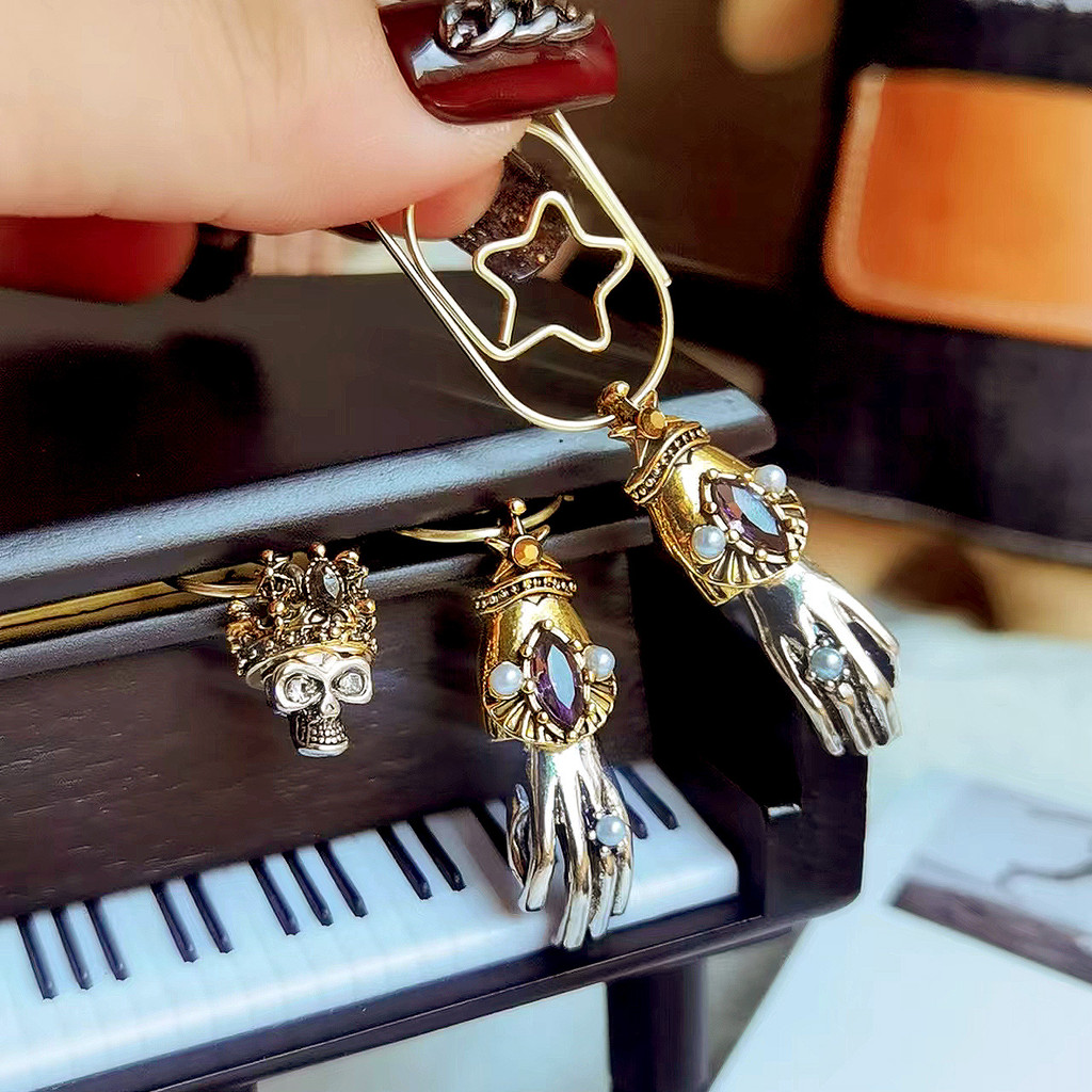 

Vintage Baroque Skeleton Pearl Lady Hand Paper Clips Cute Bookmark Ins Style Book Decoration Notebook Planner Accessories