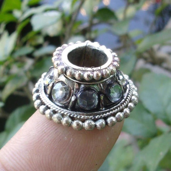 

Mendak Keris Bermata Batu Yakult Murah murah