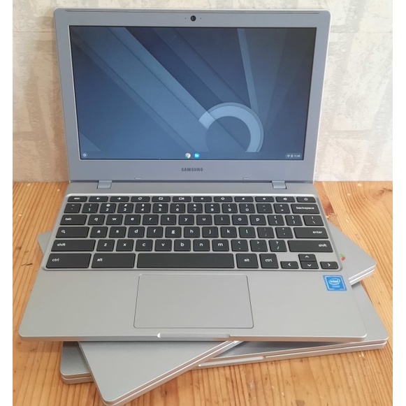 Laptop Samsung Chromebook 4 Celeron N4020 Roblox game playstore