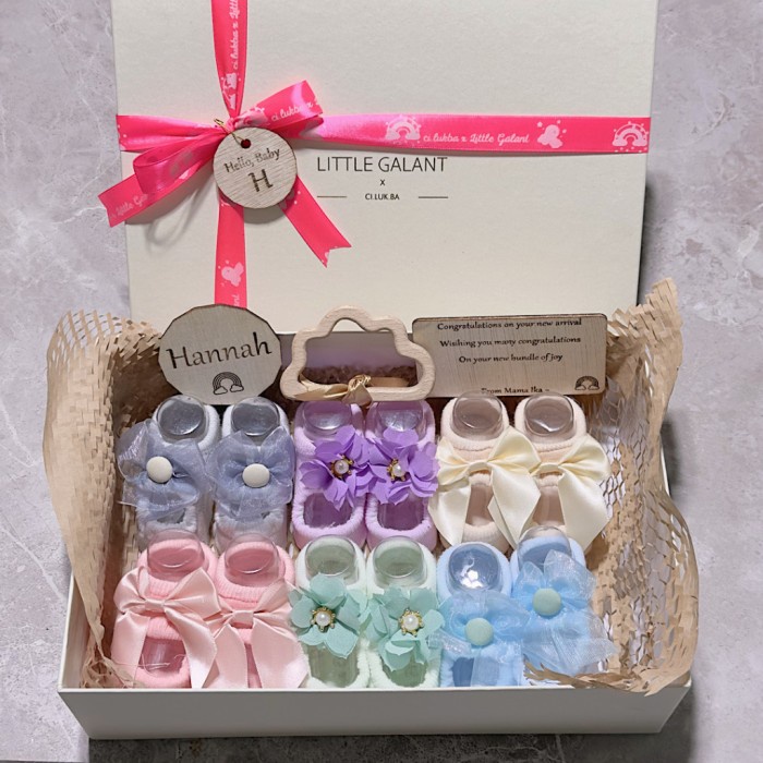 

Hampers Baby Kado Bayi Hadiah Gift Sepatu Bayi Kaos Kaki Perempuan - Hb girl