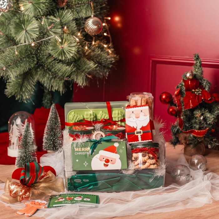 

CAROL HAMPERS | CHRISTMAS HAMPERS | PARCEL NATAL | KUE KERING