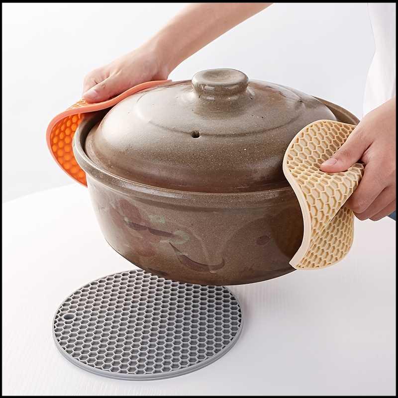 

Concise Kitchen Tatakan Silikon Alat Makan Coaster Anti Panas 17cm - AH-A1