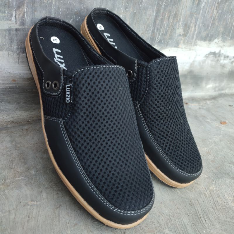 Selop bustong kain sintetis tersedia size39_ 44 . sepatu casual slip on pria