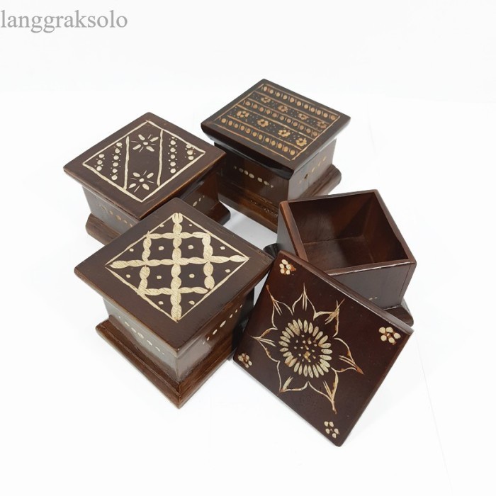 

Kotak Wadah Cincin Ukir Ukiran Kembang Kayu Jati Antik murah