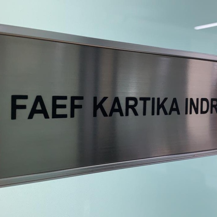 

cetak papan nama stainless