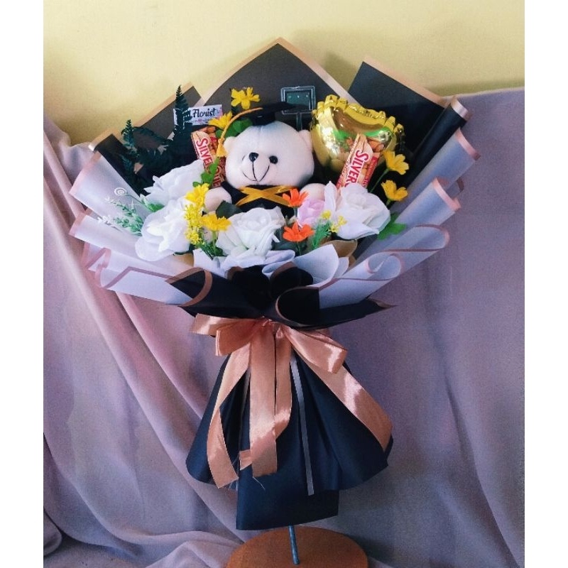 

Buket Boneka Wisuda (Kati florist)