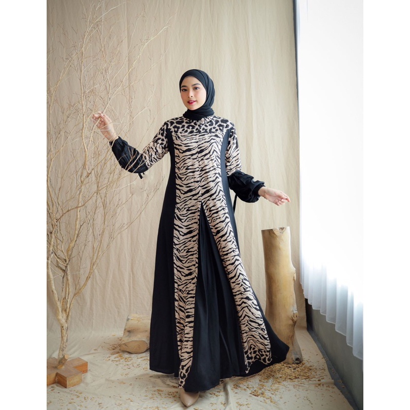 Tanyakan stock LUINO DRESS by HALWA APPAREL GAMIS MOTIF MACAN Dress kondangan , drees mewah. outfit 