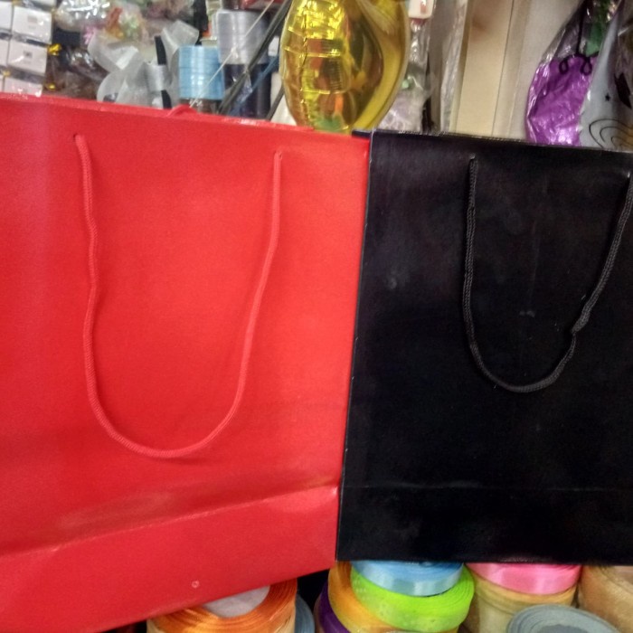 

paper bag buku dupex merah&hitam isi 12 pcs