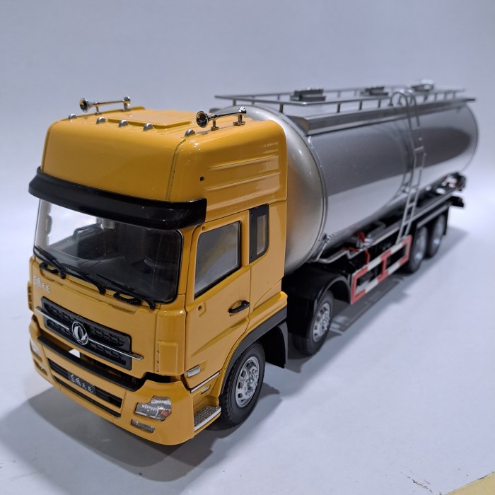 diecast truck tangki Dongfeng  scala 1:32