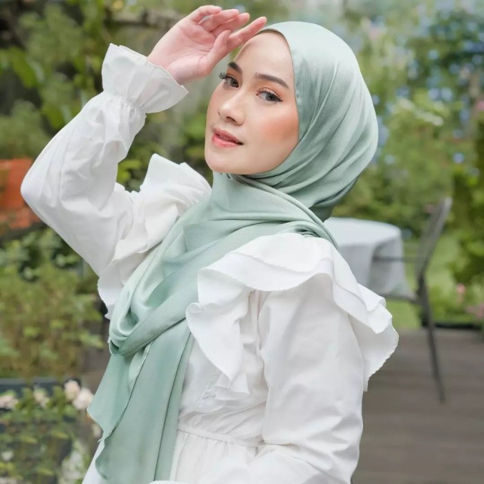 Jilbab Hijab Kerudung Pashmina Shawl Cradenza Silk Pasmina Satin Murah - SageGreen