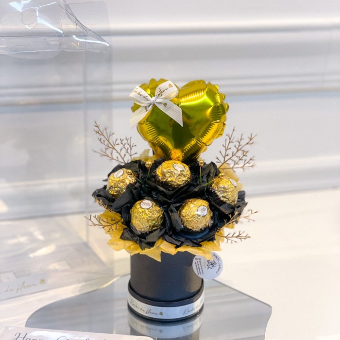 

Ferrero rocher bloom box/bouquet coklat/kado wisuda ultah - Hitam-Gold, Tanpa Packing