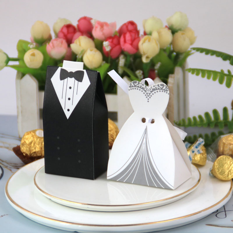 

(Nova) (2 PCS)KOTAK PERMEN WEDDING MOTIF PENGANTIN COWOK CEWEK/ GIFT BOXWEDDING/ CANDY BOX SANGJIT/ TEAPAI