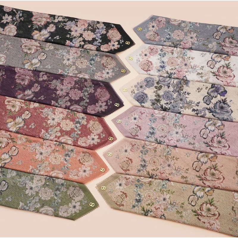 Buttonscarves x Sarah Sofyan Sarsof The Blume Series Jet Set Blanc