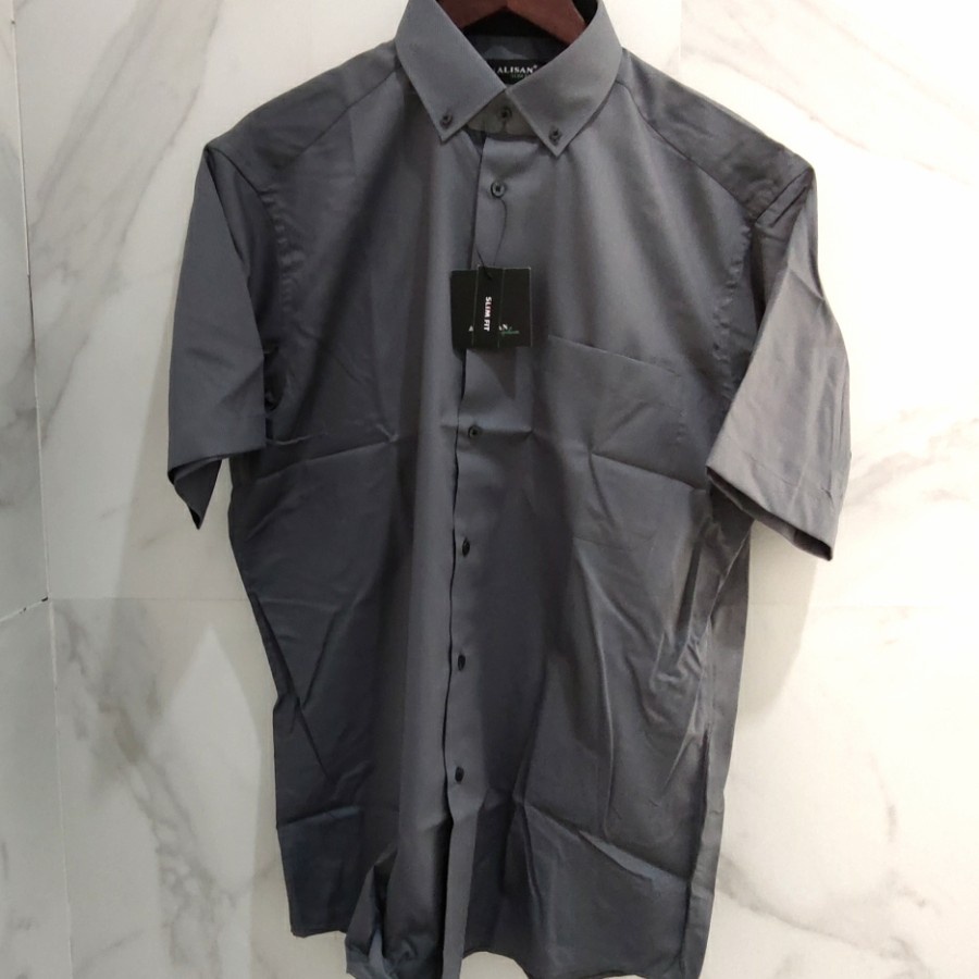 Alisan Kemeja Pria Slimfit Pendek Kerah Kancing Dobby Lengan Pendek Abu Tua / Abu6