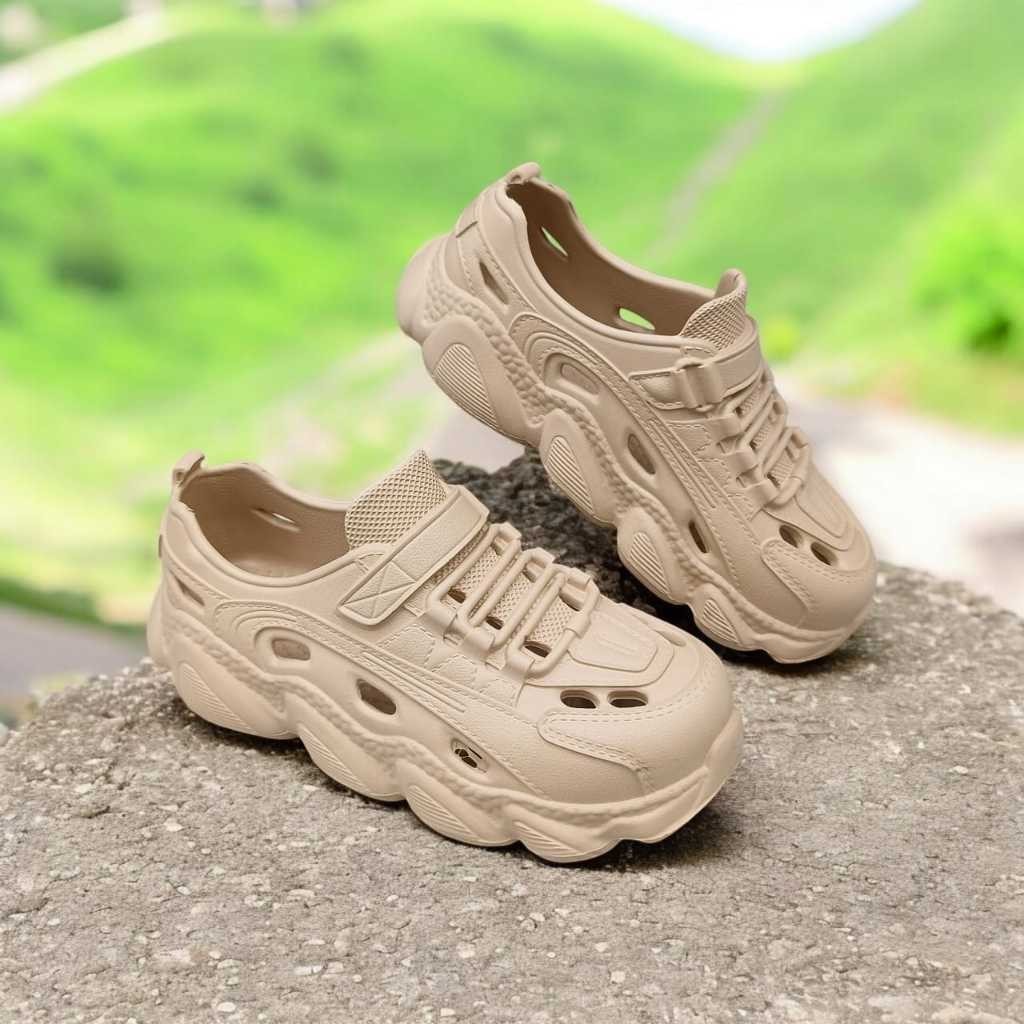 Sepatu Sandal Pria Olahraga Keren Kekinian Terbaru