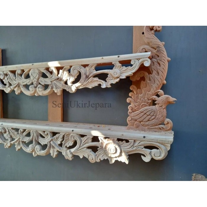 jagrak keris ukir merak diatas kayu jati garap alus termurah isi 10 termurah garap alus