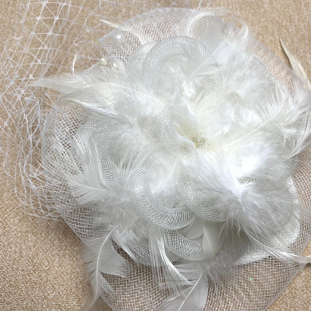 Hiasan Rambut Wanita Bulu Flower Premium Putih Pesta Fashion Show Aksesoris Awm019
