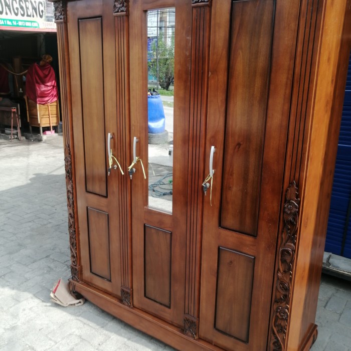 Lemari Pakaian Kayu Jati 3 Pintu