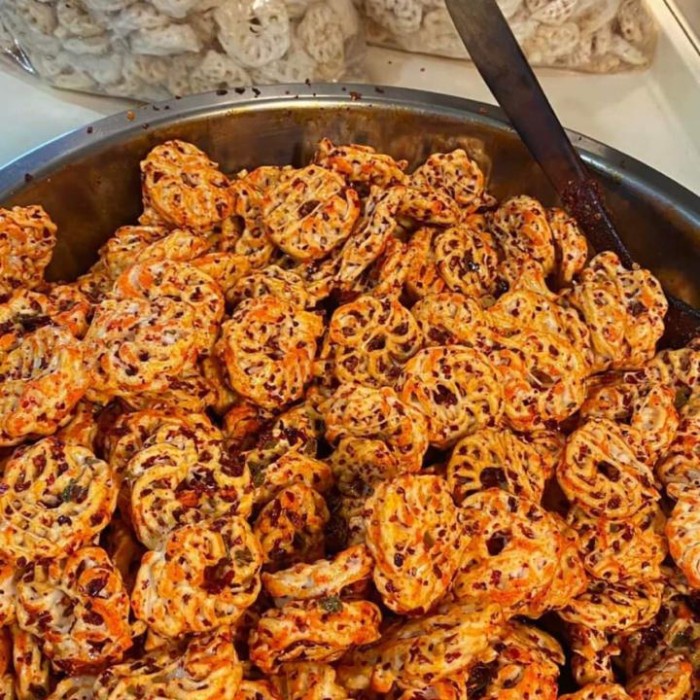 

KERUPUK SEBLAK RAFAEL PEDAS DAUN JERUK SNACK KILOAN - BERAT 500GR