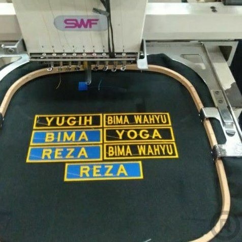 

Bordir NAMA BORDIR TIDAK TIMBUL PAPAN NAMA BISA SETINGKAT ATAU DUA TINGKAT Bordir Nama Custom