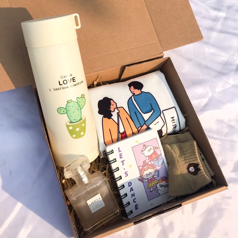 

GIFT BOX TOTE BAG / KADO CEWEK / KADO PACAR / KADO WISUDA / HAMPERS TOTEBAG BOTOL MINUM HADIAH