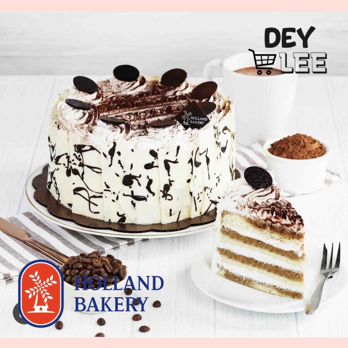 

HOLLAND BAKERY Tiramisu Birthday Cake Kue Ulang Tahun Bandung