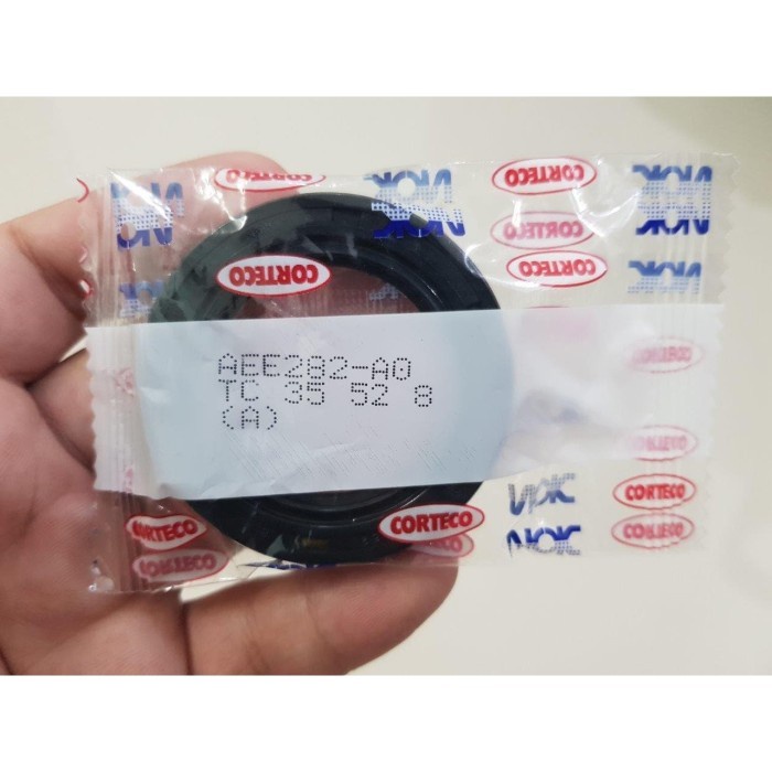 Oil seal TC 35 52 8 . TC 35 X 52 X 8 JEPANG NBR -BC92