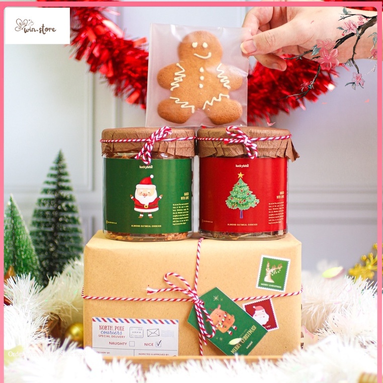 

Pernak pernik Natal / Hampers Natal / Christmas Hampers - Special Set - Oatmeal Cookies 2 Jar + Gingerbread Cookies + FREE KARTU + TALI + VOUCHER + BUBBLE WRAP | LUCKYBITE