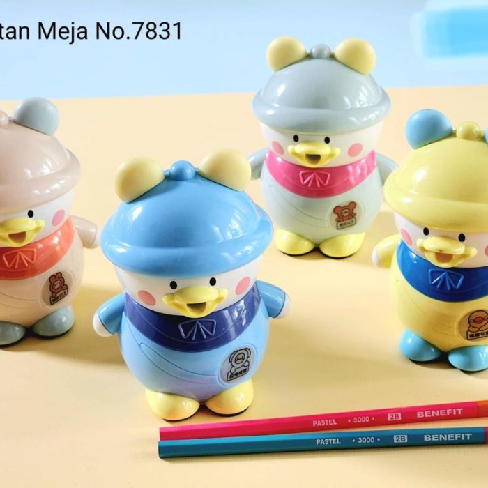 

rautan putar meja pensil bentuk penguin topi satuan -yu85