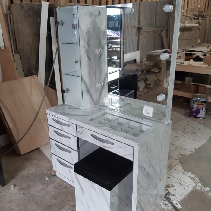 Meja Rias Minimalis Lampu Blokteak HPL