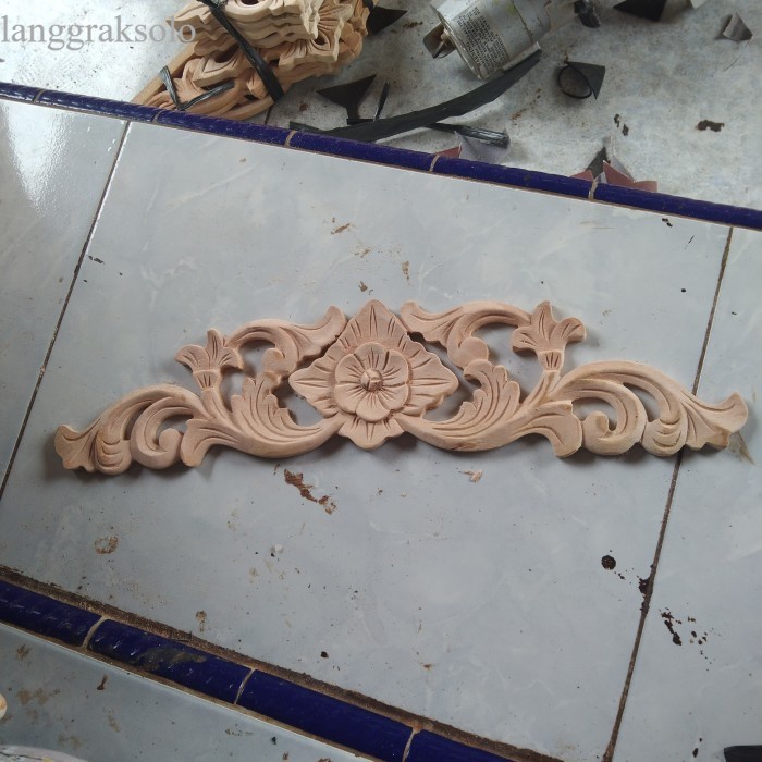 

termurah Dekorasi Dinding Furniture Ornamen Ukir Tempel Motif Bunga kayu Mahoni