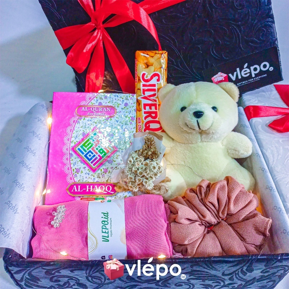 

(VLEPO HIJAB D) Paket Kado Hijab Cewek Hampers Hijab Kerudung Hampers Jilbab Kado Hampers Gift Box Hampers Gift Pacar Sahabat Cewek Kado Ulang Tahun Anniversary Kado Ulang Tahun Cewek Kado Boneka