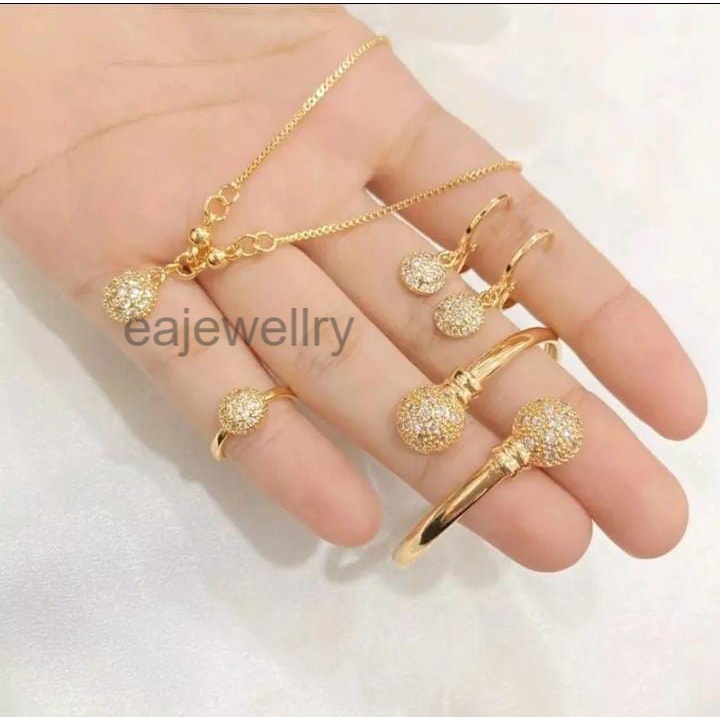 Perhiasan Titanium Satu Set Model Baru Lapis Emas 24 Karat Gold