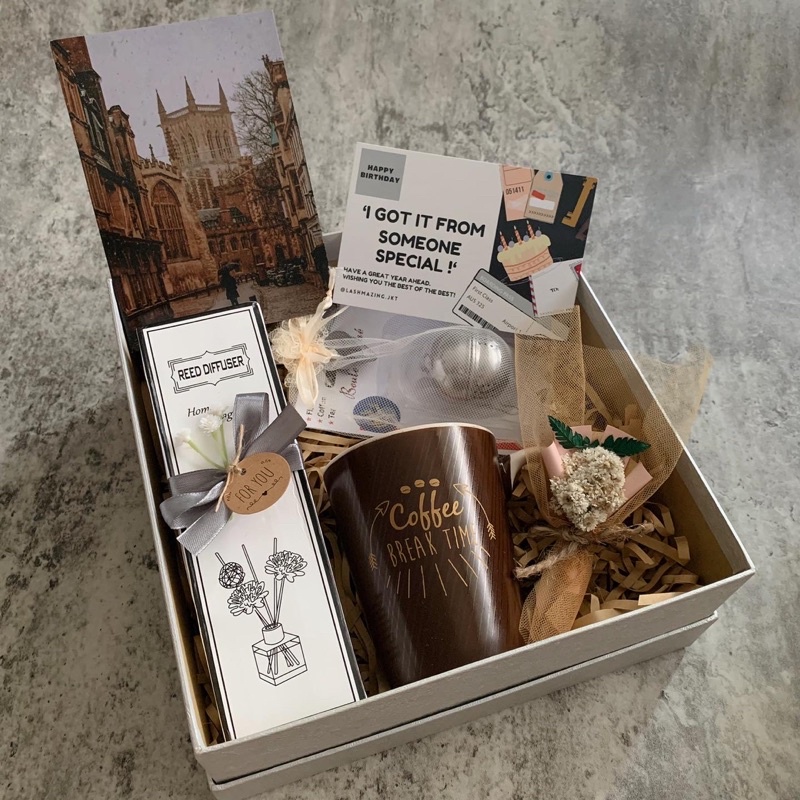 

Kotak Kado / Diffuser / Hampers / Kado Ulang Tahun / Kado Orang Tua / Kado Guru / Kado Graduation / Gift Box / Kado Estetik / Kado Wisuda / Gift Box / Kado Pacar / Kado Teman / Birthday Gift Box